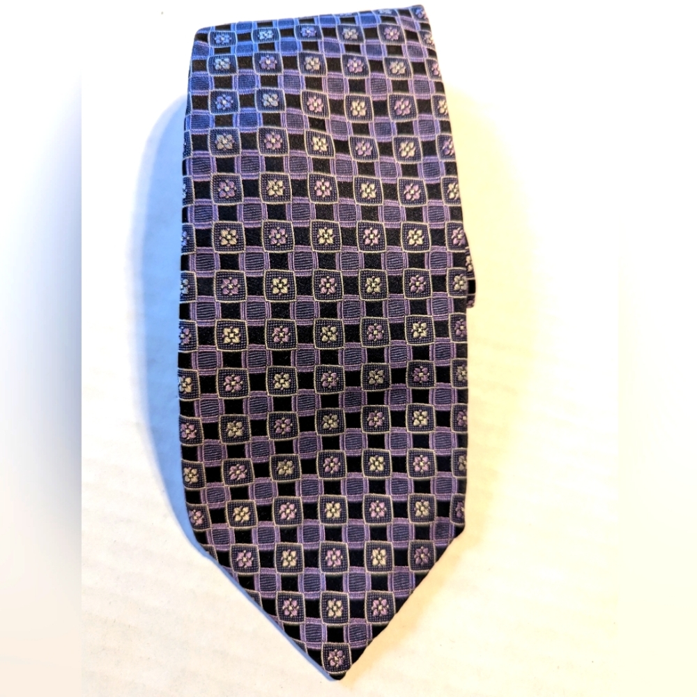 Robert Talbott Best of Class Silk Tie. L 59" W 3 3/4".